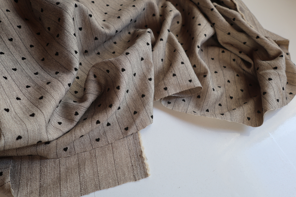 БЕЖ - Костюмная ткань "елочка" с сердечками (1400 Евгения)