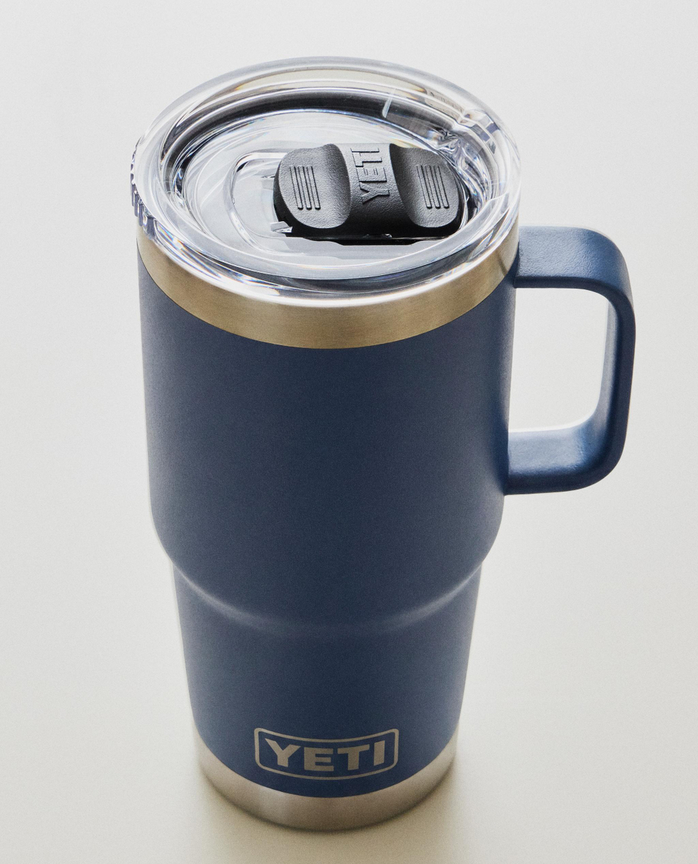 YETI Термокружка стальная 591 мл с крышкой, двойные стенки