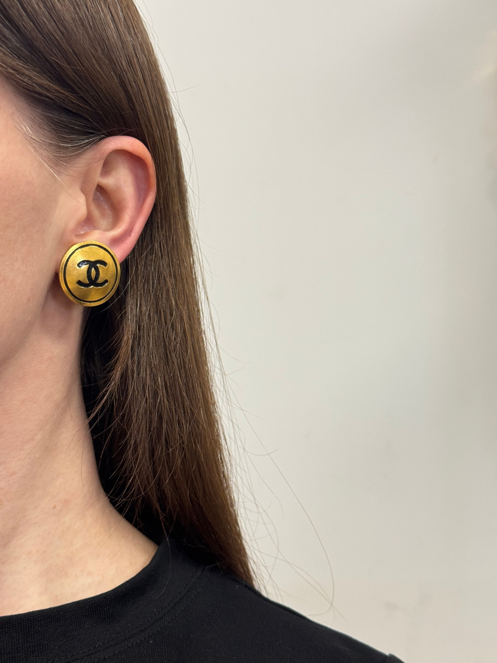 Клипсы с логотипом Chanel