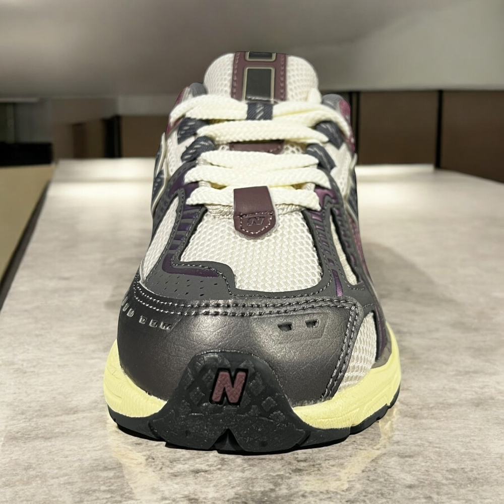 New Balance 1906R • Pink Gray