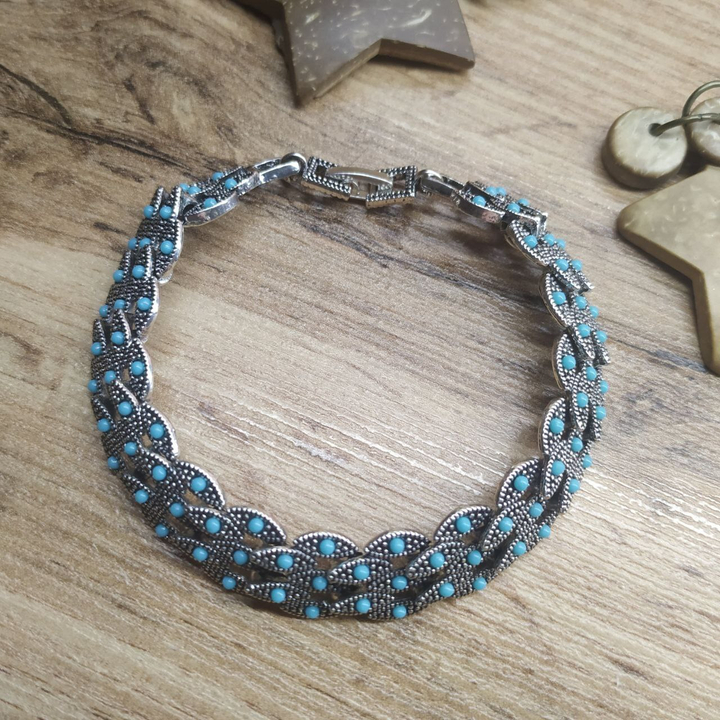 Браслет Vogue Лепесток в 5 рядов 13 мм бусинки голубые металл серебристый на красном бархате