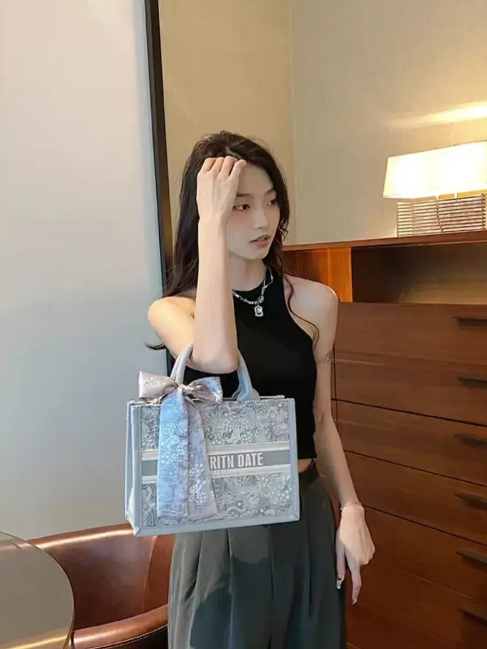 Сумка для учебы маленькая а5 тоут серая y2k с бантиком