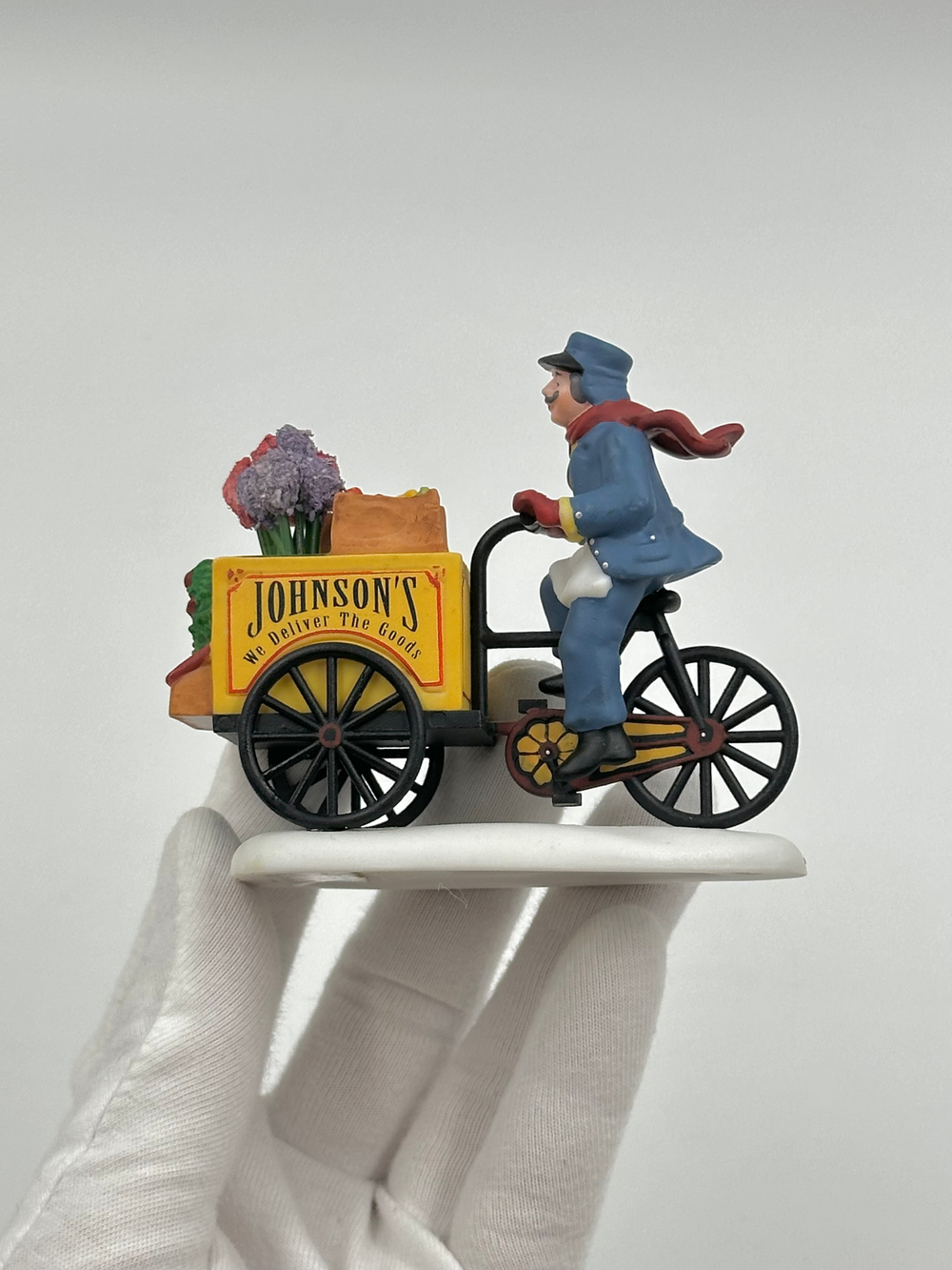 Фигурка Доставщик на велосипеде Department 56