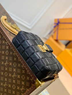 Louis Vuitton Troca MM