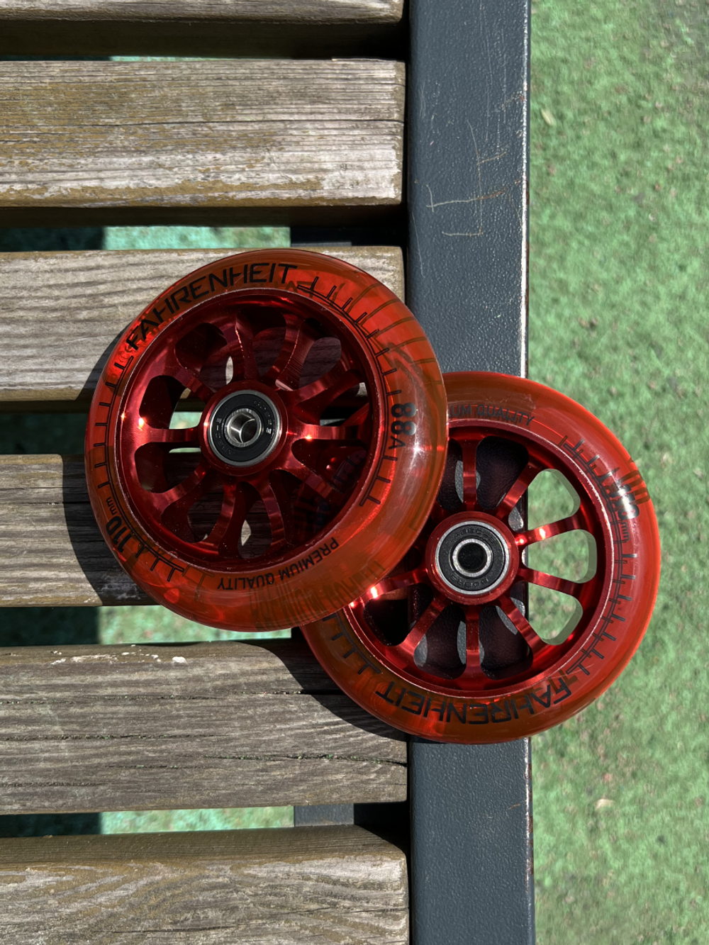 Набор колес (2 шт) Fahrenheit 110*24 mm 10-Spoked, красный/прозрачный красный