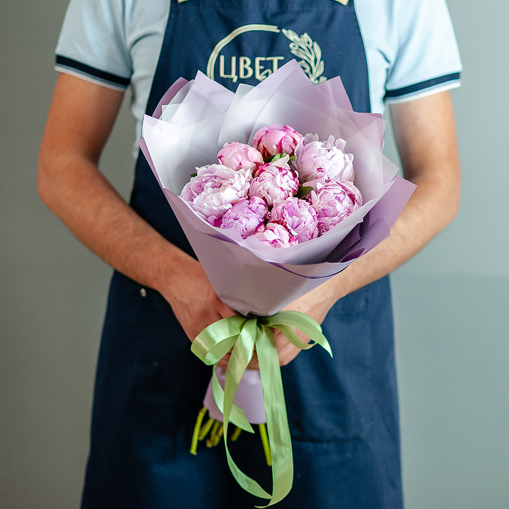Букет из 9 розовых пионов Сара Бернар