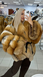 Шуба из лисы на поясе «летучая мышь»