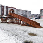 Зимняя деревянная заливная горка Теремок