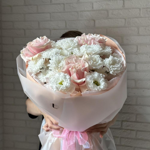 Букет девушке - "Французское свидание", эустома, французская роза, хризантема