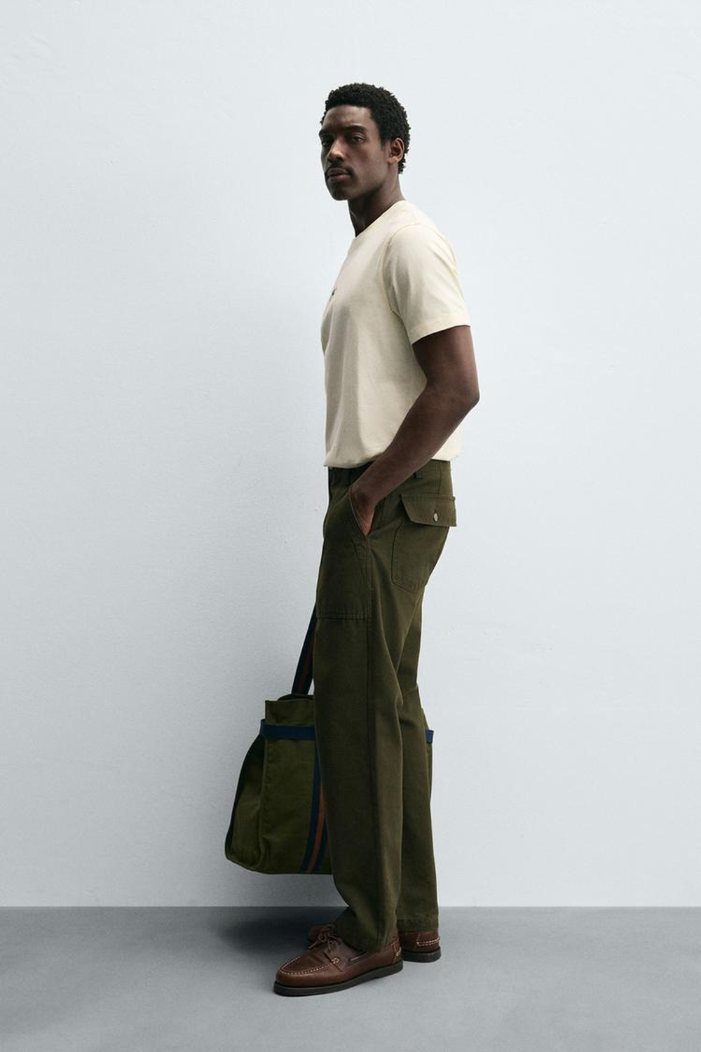 ZARA ФУТБОЛКА С ВЫШИТОЙ НАДПИСЬЮ, КРЕМОВЫЙ