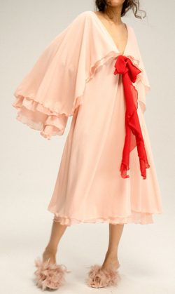 Платье с разлетающимися крыльями