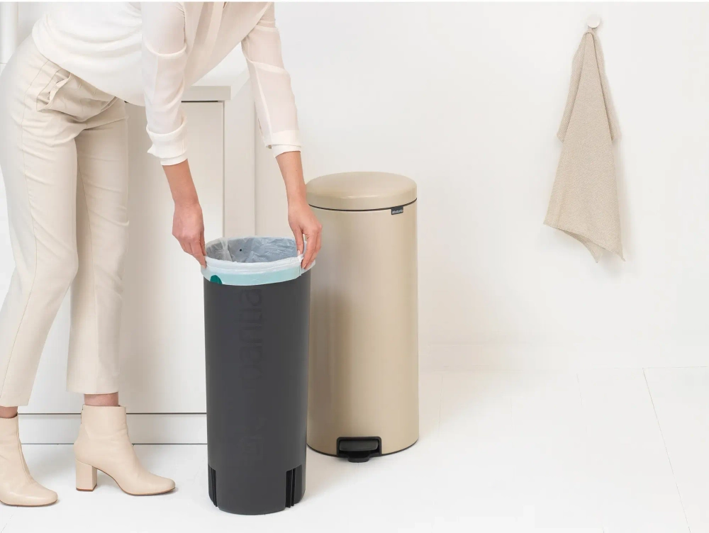 Brabantia Контейнер для мусора NewIcon, 30 л, мягкий бежевый