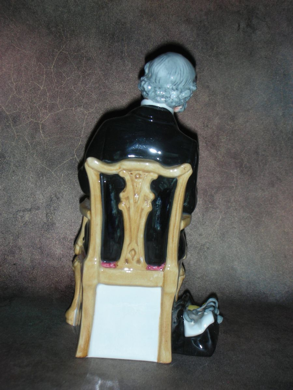 Статуэтка. Фарфор. Доктор. Royal Doulton. Англия