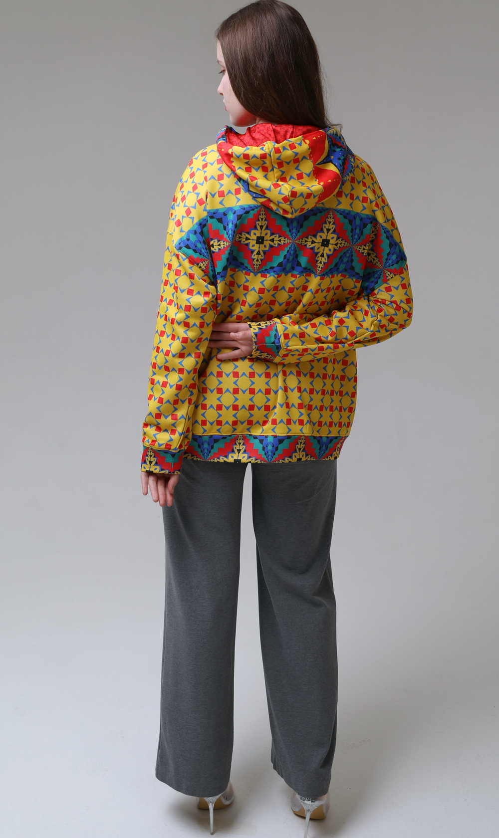 Худи «Миро жёлтый», по мотивам литографии, созданной на камне каталонским художником сюрреалистом Жоаном Миро