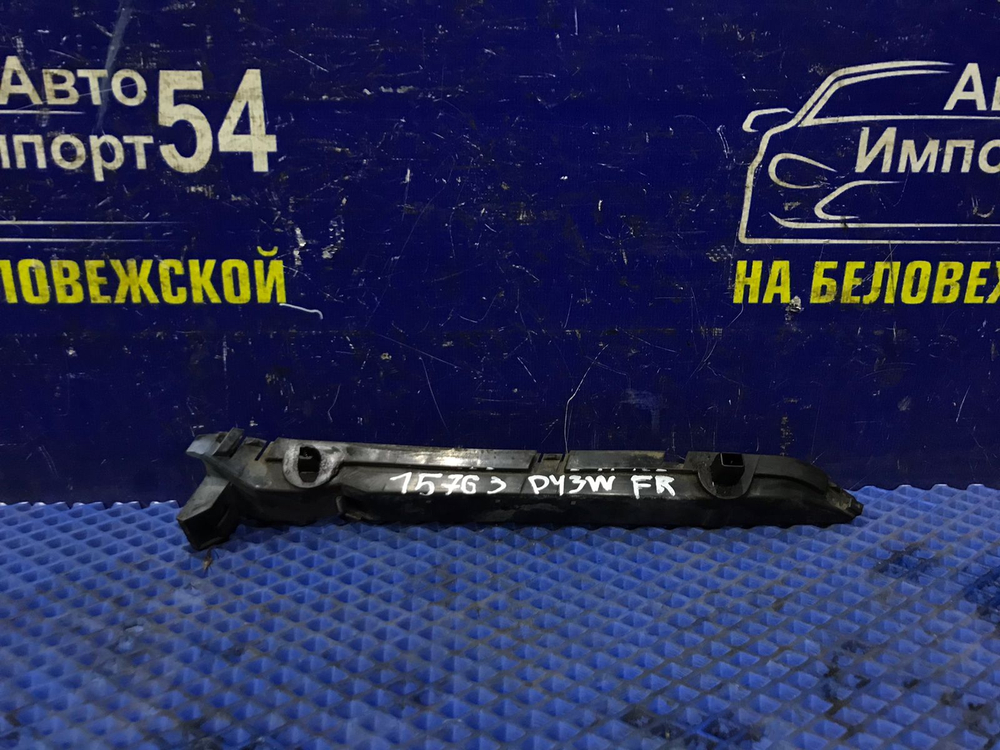 Крепление бампера переднее правое MAZDA DEMIO 2002-2005
