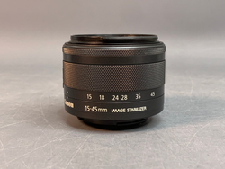 Canon EOS M10 Kit 15-45mm IS STM, царапка на линзе объектива