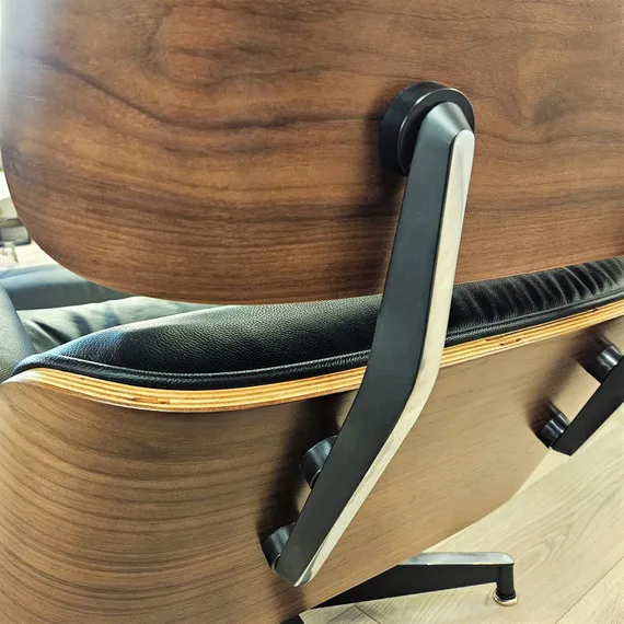Кресло Eames Lounge с оттоманкой, черная кожа