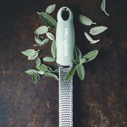 Microplane - Терка Zester Premium шалфей зеленая / артикул   46723  / GTIN 098399467238