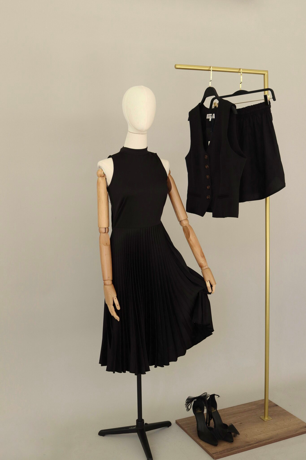 Платье Closet чёрное с эффектом плиссе
