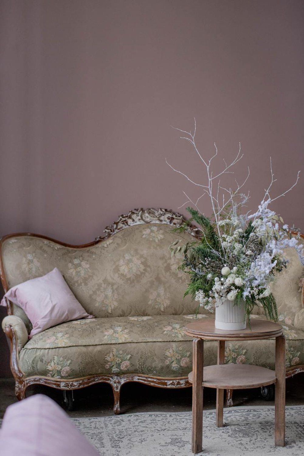 Композиция в бетонном кашпо белая