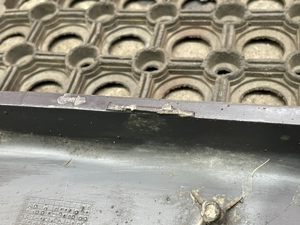 Накладка крыла левая