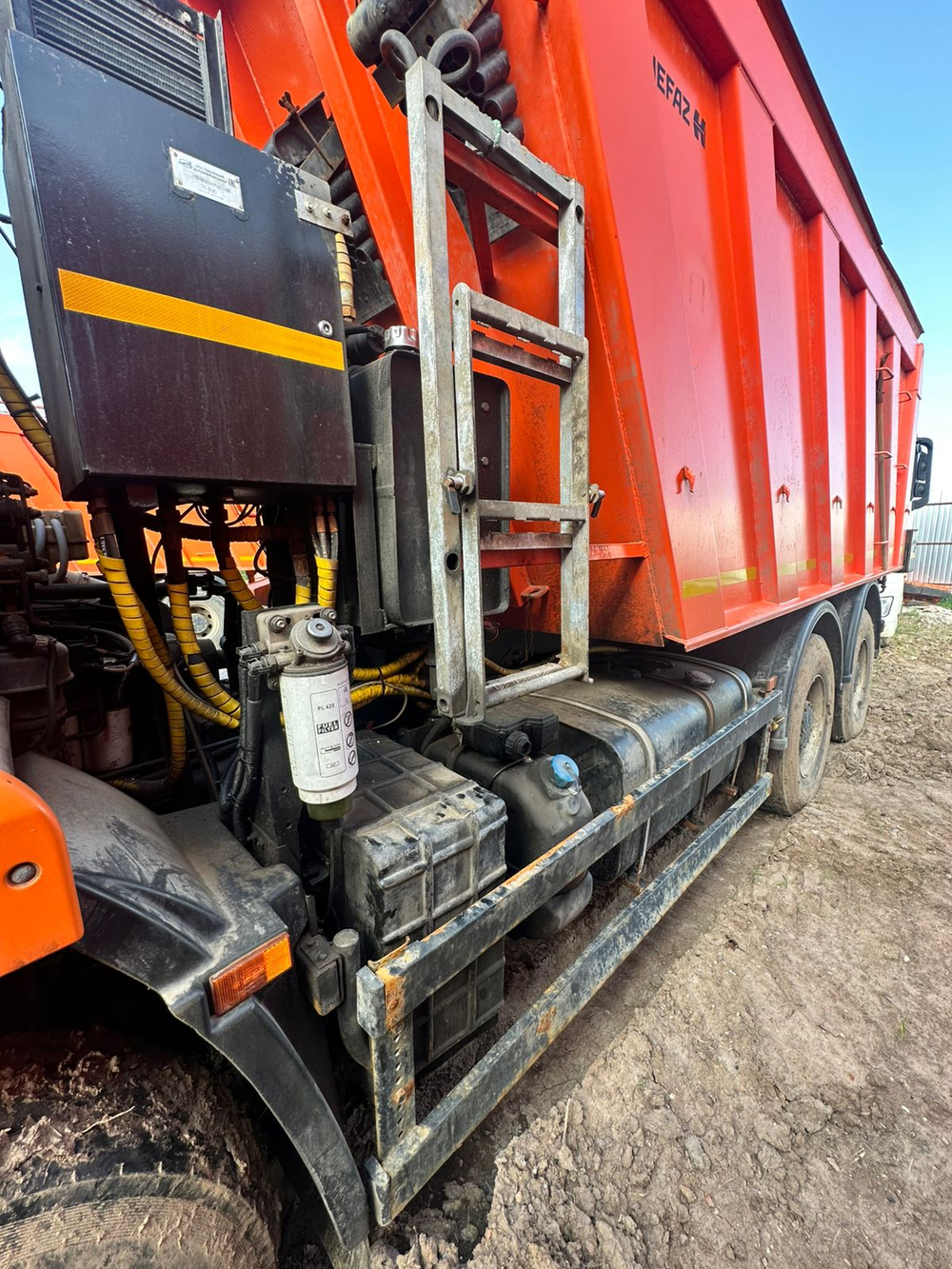 СмолМаш СДК* на шасси КамАЗ 6520 6x4 КДМ СДК-6520( Дизель, 8,9л. 390лс)