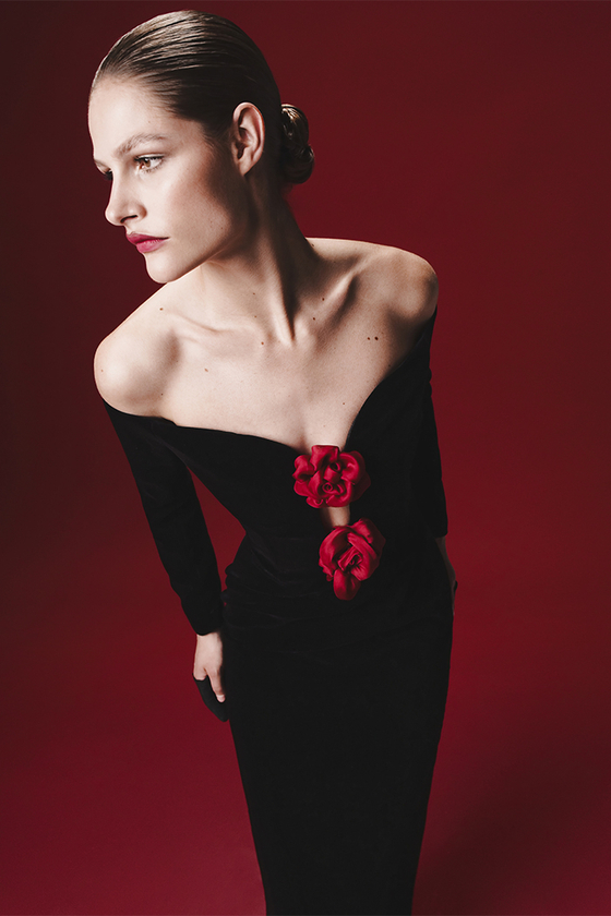 Платье миди из бархата с цветами