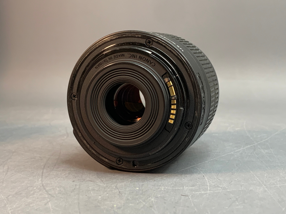 Canon 600D kit 18-55mm 3.5-5.6 IS ll 15.700 кадров