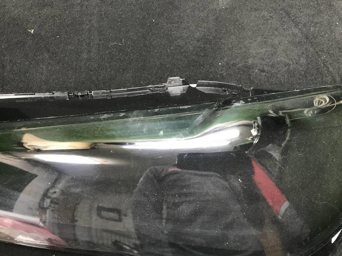 Стекло фары левое BMW X5 G05 (2018-2023)