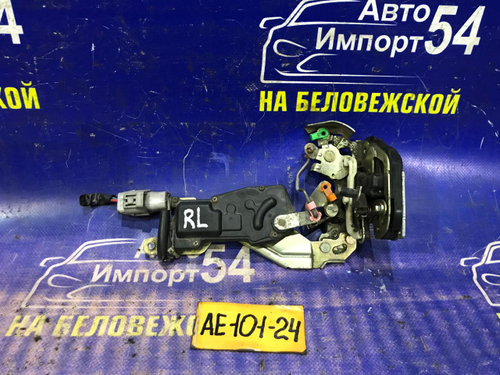 Замок двери задней левой TOYOTA MARINO 1992