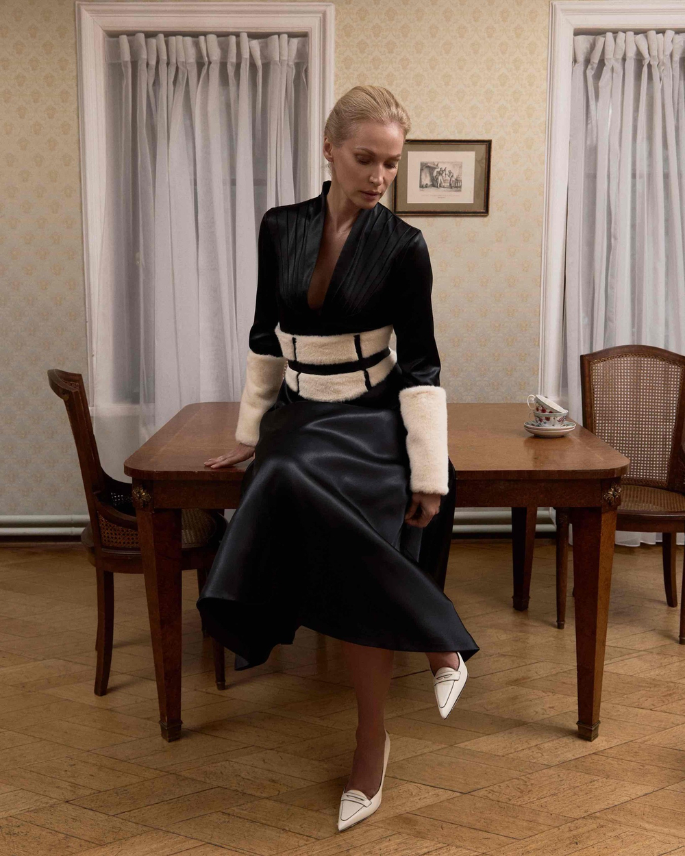 Платье макси с драпировкой на груди