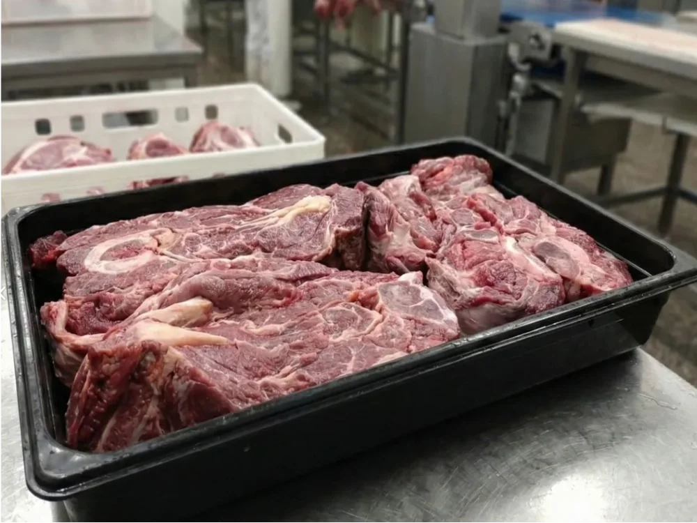 Шейка говяжья на кости охлаждённая