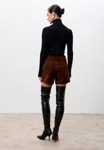 Шорты из натуральной замши