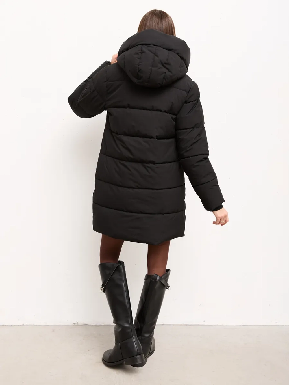 Куртка зимняя удлиненная с капюшоном