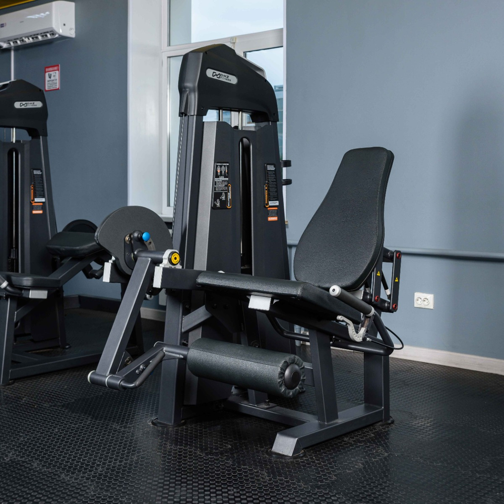 U3002C-JZ Разгибание ног сидя. Стек 135 кг