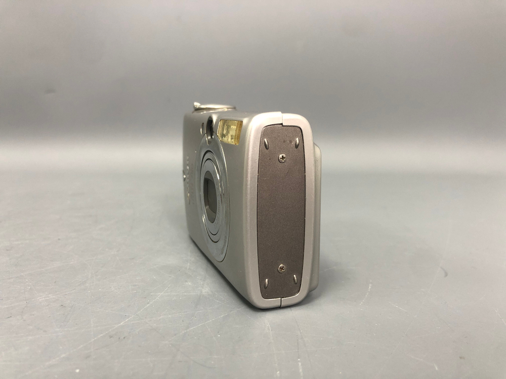 Canon Digital IXUS 750
