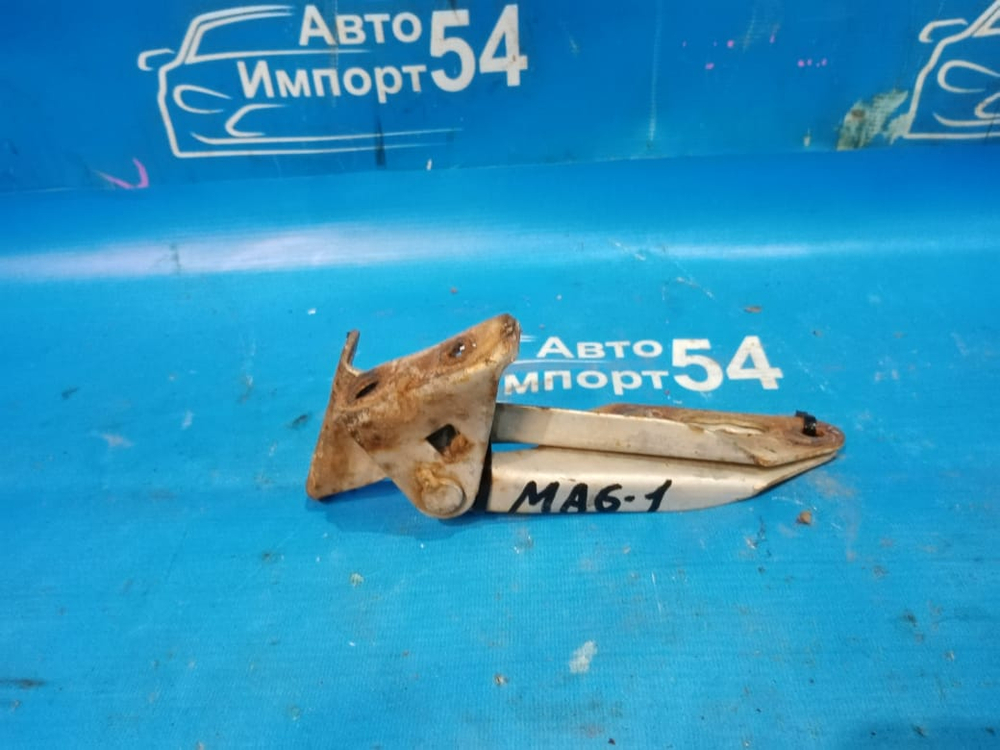 Петля капота правая Honda DOMANI 1994