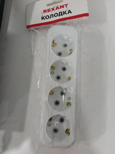 Колодка 4 гнезда c заземлением REXANT