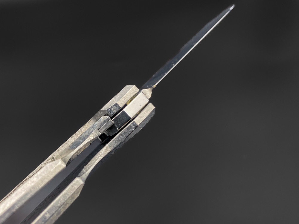 Складной нож Asesino M390 CrystalTi