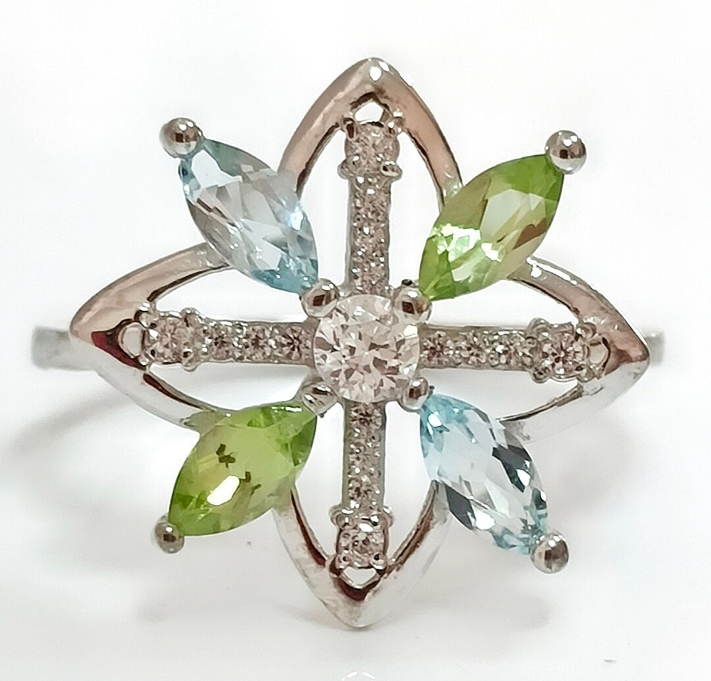 Ювелирное кольцо из серебра,вставка хризолит,топаз,фианит