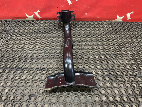 Кронштейн корпуса подножек левый 2024г