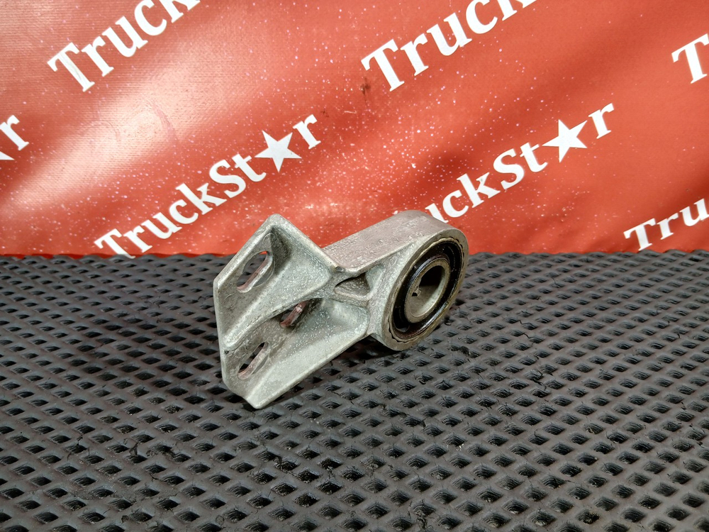 Кронштейн интеркулера