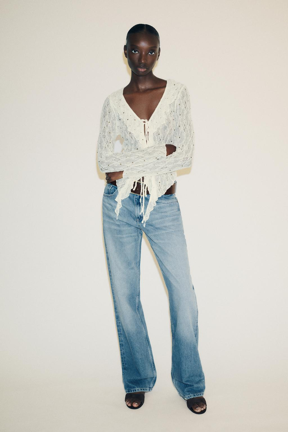 ZARA КРУЖЕВНОЙ ТОП С ЗАКЛЕПКАМИ, ЭКРЮ