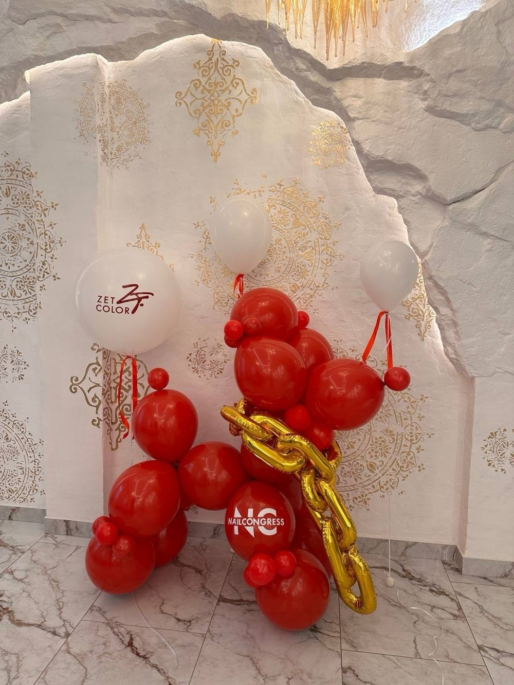 Гигантская собака из шаров