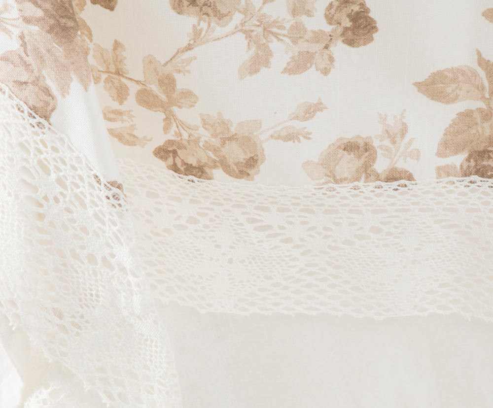 Скатерть 160х280 Old Florence Уайт Розрезината бежевая Италия фрагмент