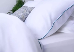 Постельное белье семейное Mollen белое с васильково-синим кантом