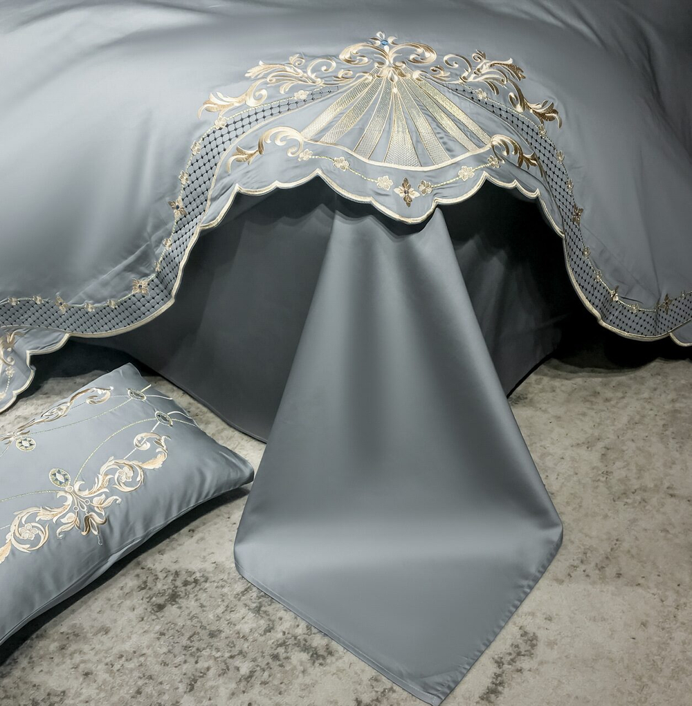 Постельное белье Сатин Гладкокрашеный Вышивка Делюкс на резинке DHCR004