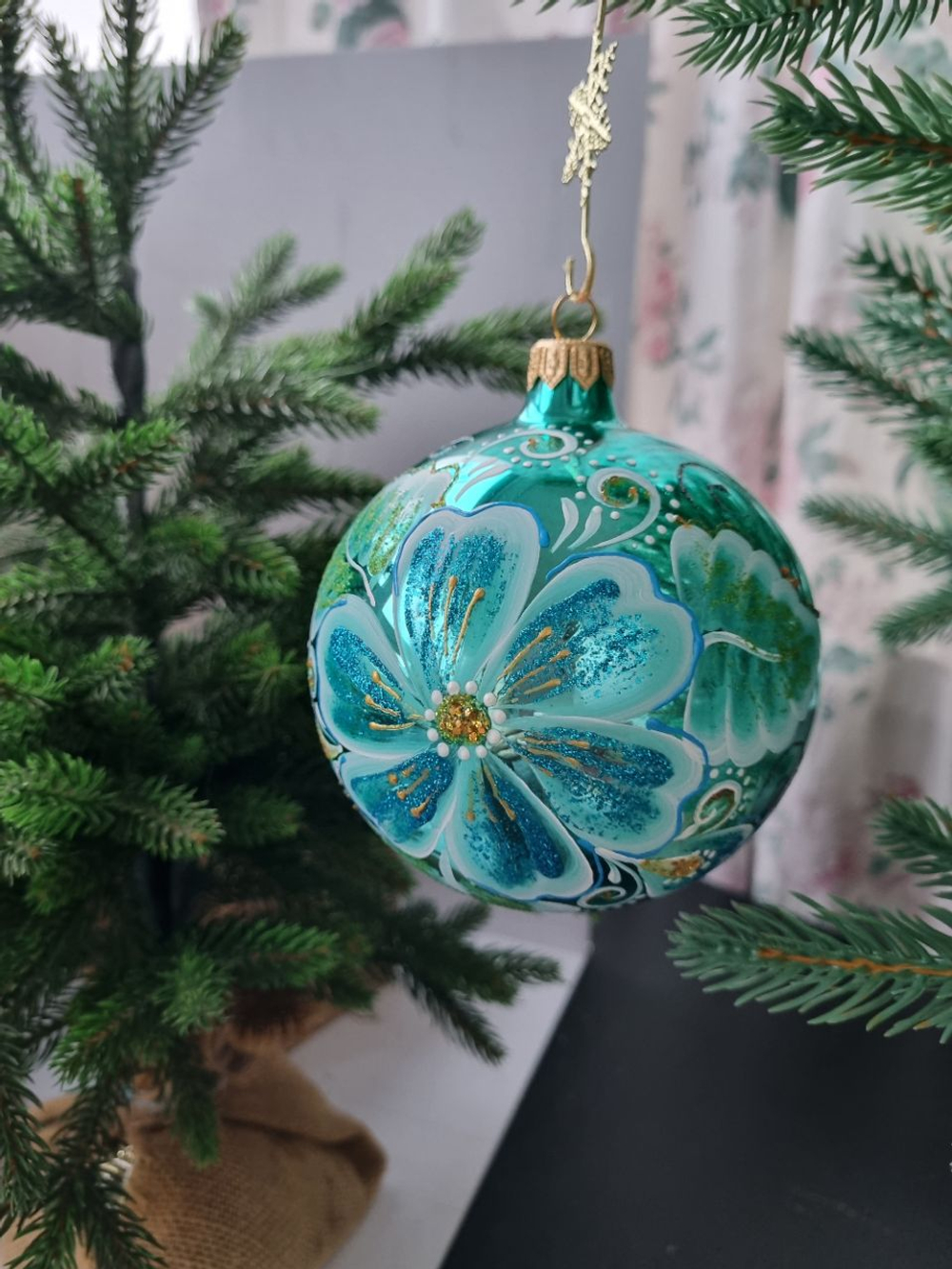 Шар стеклянный "изумрудные цветы" ручная работа