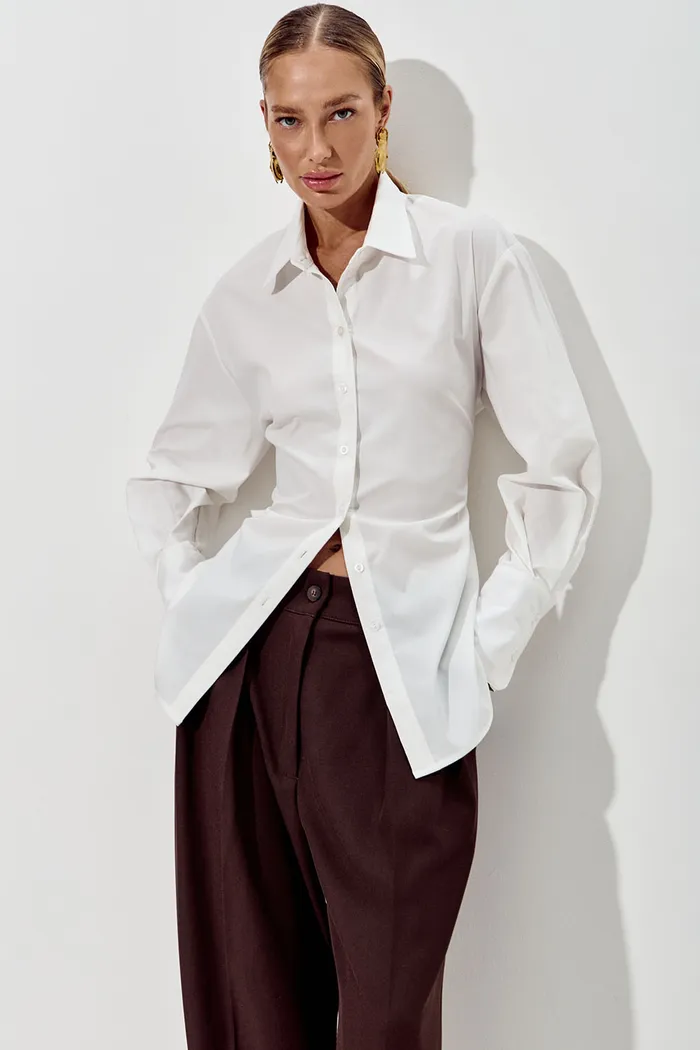 Приталенная рубашка из хлопка кремового цвета