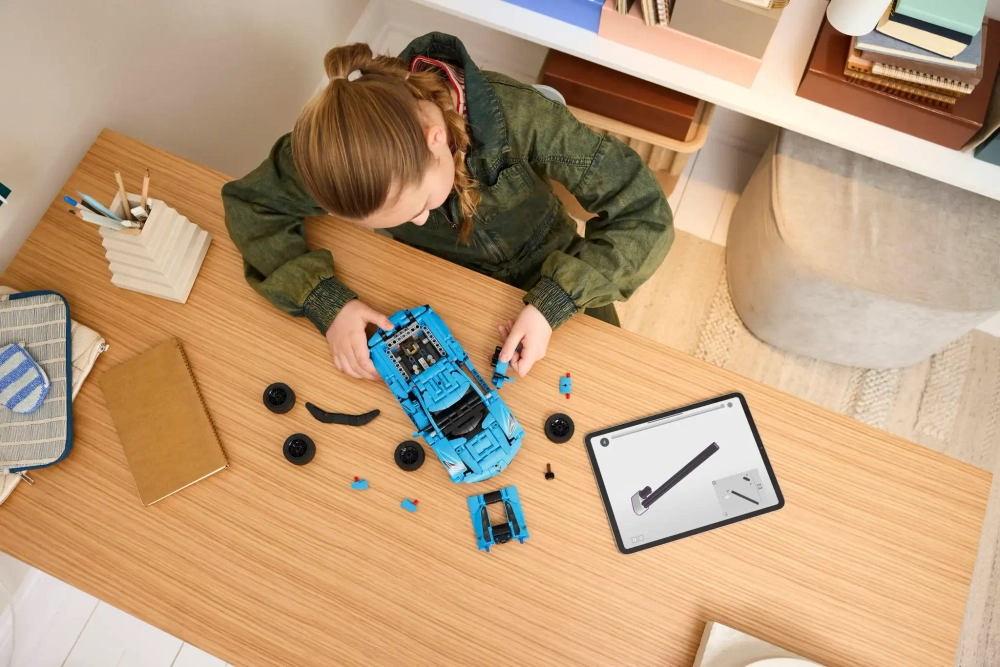 Конструктор LEGO Technic 42217 Chevrolet Corvette Stingray Синий